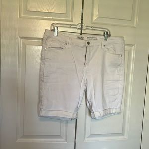 Mossimo Bermuda shorts. Womens 16 white